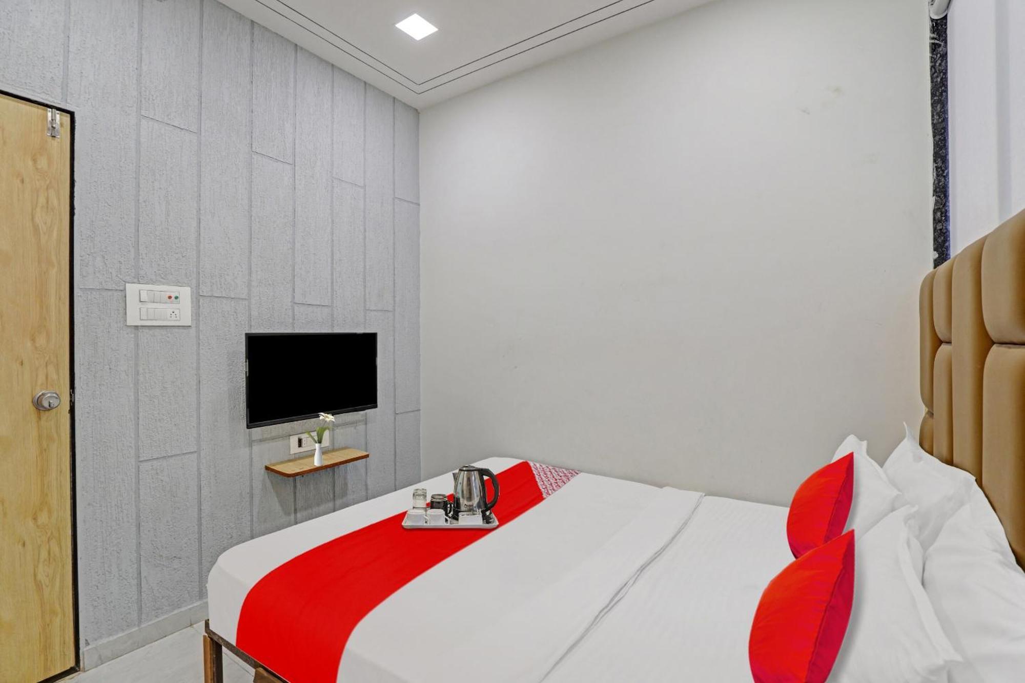 Hotel O Royal Orbit Surat Exterior foto